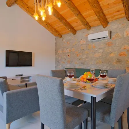 Villaoliveterrace Vila